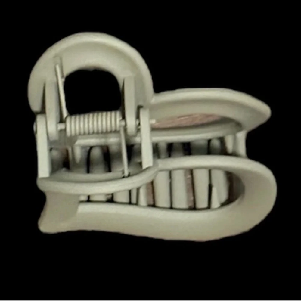 2 New Heart-Shaped Hair Claw Clips
